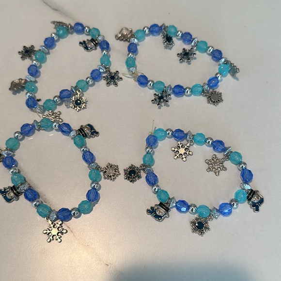 NWT winter theme bracelet making kits and 4 bracelets already made - Picture 3 of 4